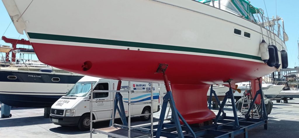 Neuer Anstrich und beschichtete Schraube